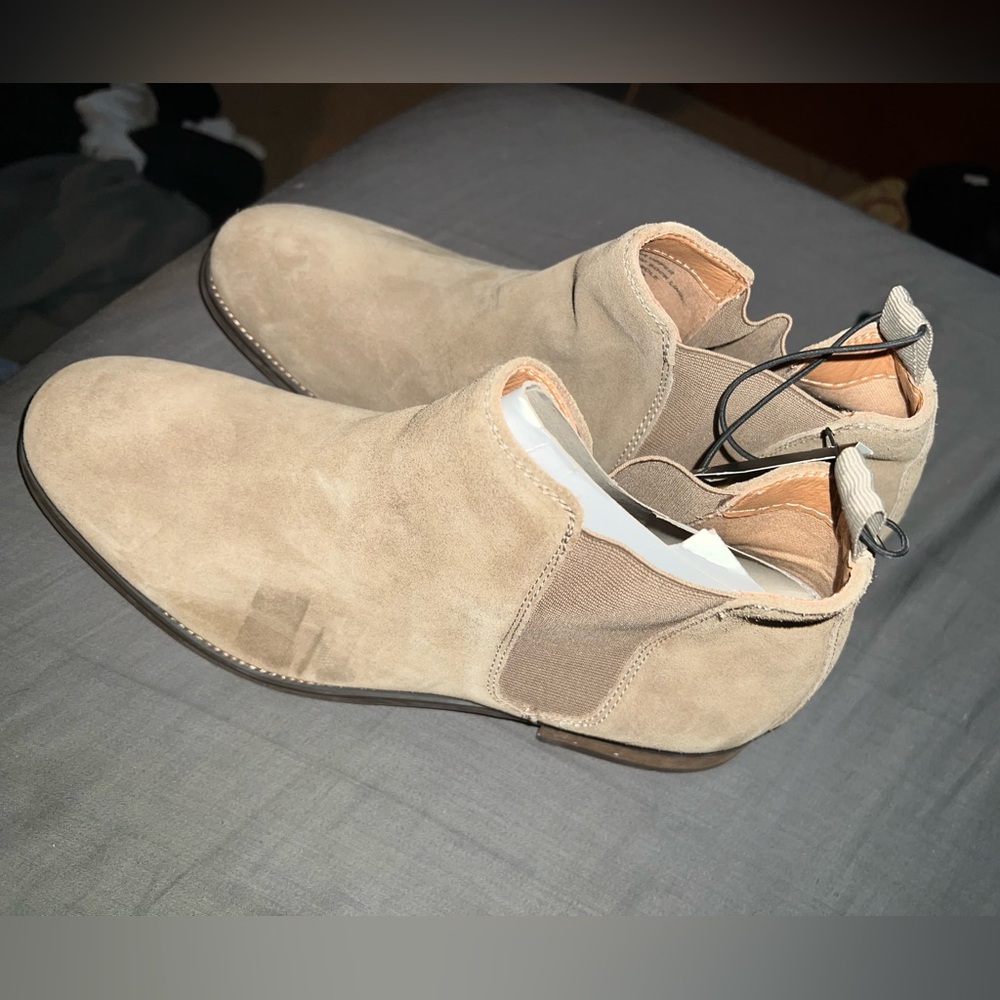Express NEW tan Chelsea boots. Mens size 12. Never worn. Tag still on